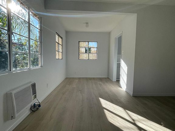 5th image of 1375 N Los Robles Ave APT F