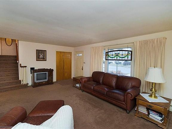 4th image of 7 E Paoli St