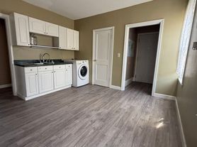 84 Fairview Ave, Chicopee, MA
