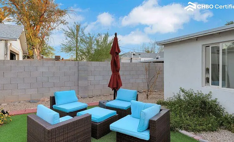 1715 N Whittier Dr — Photo 25