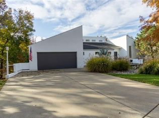 18711 W 97th Ter, Lenexa, KS 66220