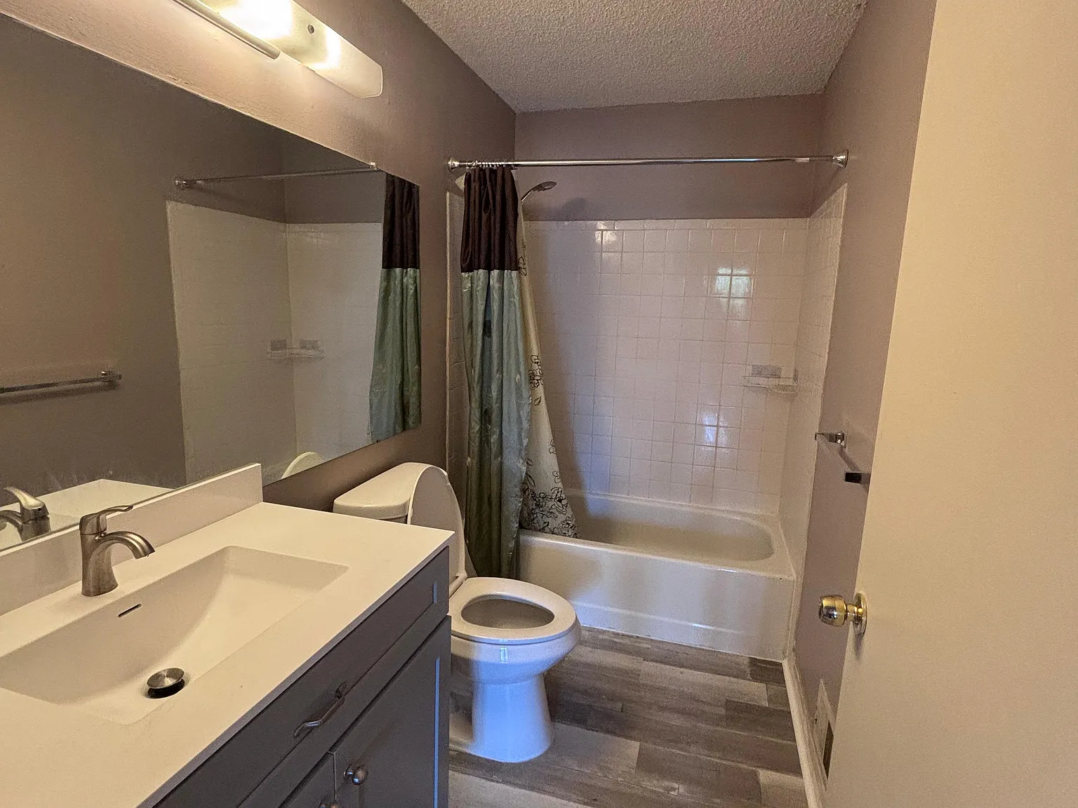 2 bed, 1181 sqft, $2,300 — Photo 3