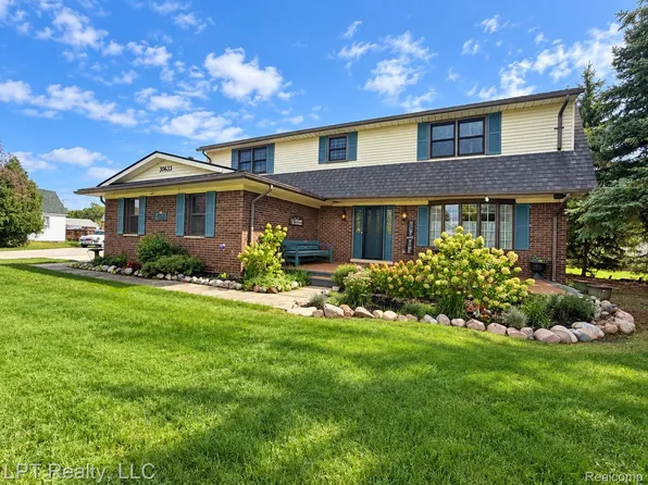 30633 Fort Rd, Brownstown, MI 48173