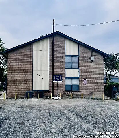 2018 Anchor Dr #B Photo 1