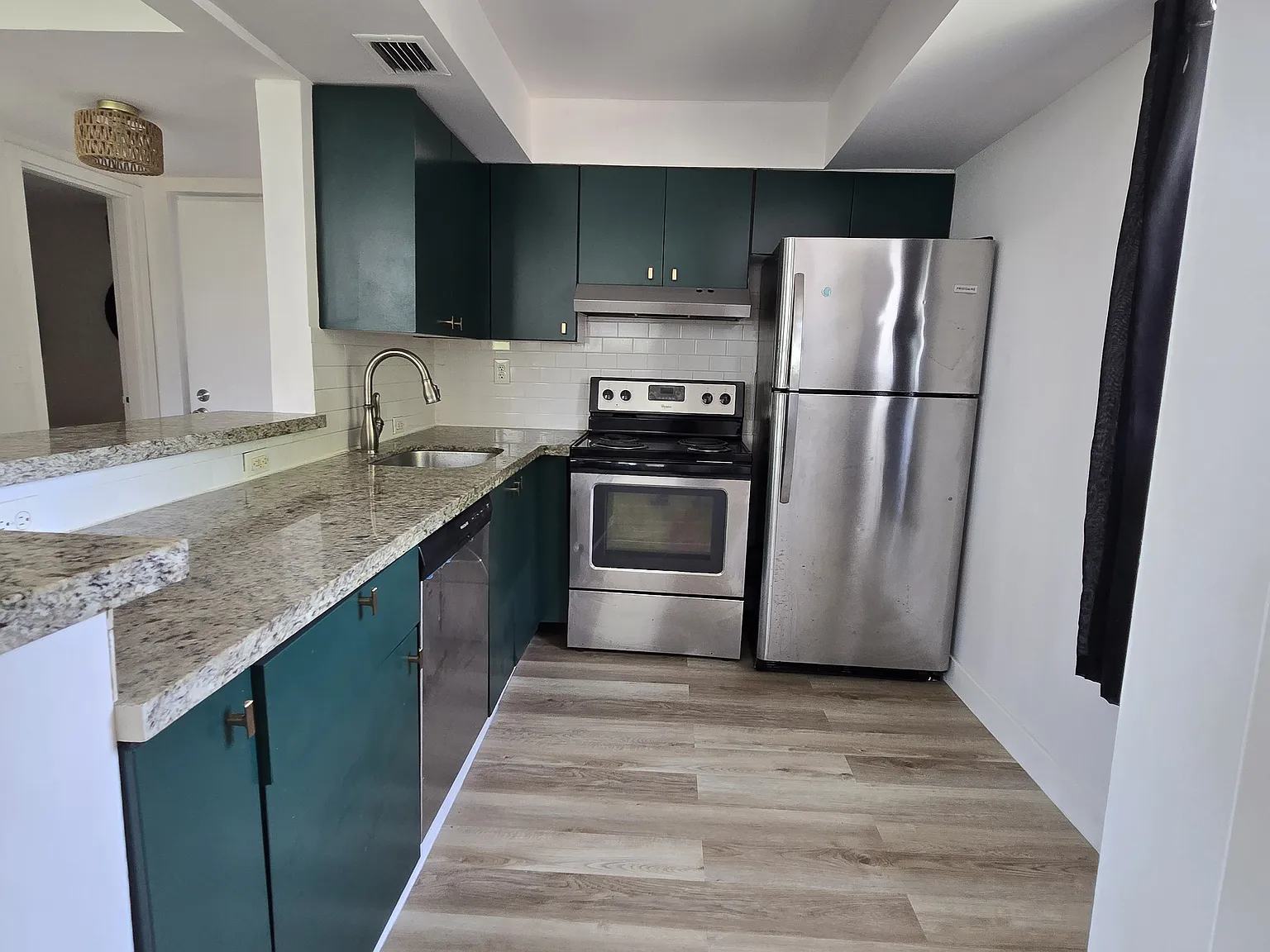1 bed, 1.5 bath, 855 sqft, $2,150 — Photo 3