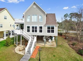 135 Ridgewood Dr, Pass Christian, MS 39571