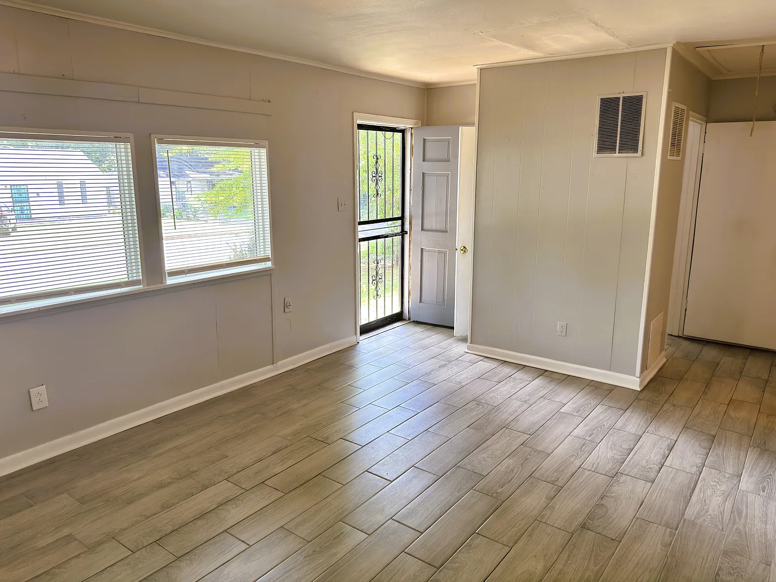 4374 Deborah Avenue - 1 — Photo 3