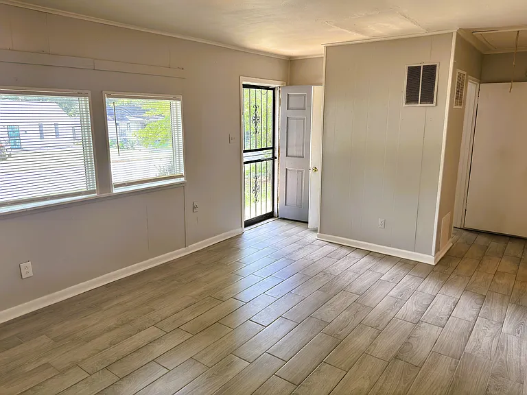 4374 Deborah Ave — Photo 3