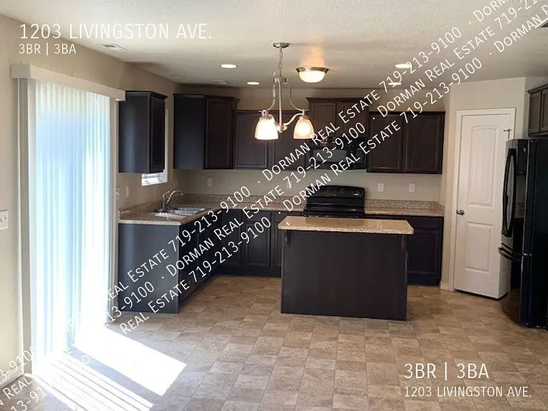 1203 Livingston Ave — Photo 2