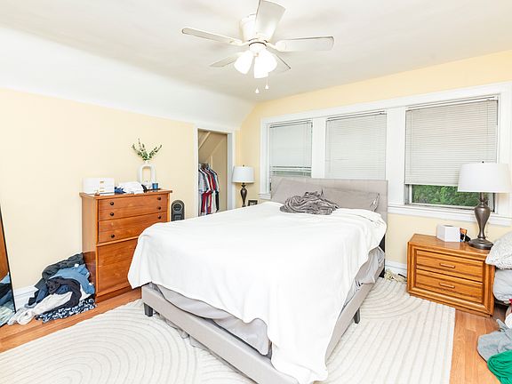 4th image of 1654 W Melrose St #2