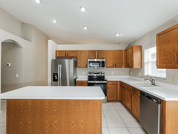 5th image of 3004 Prairie Iris Dr