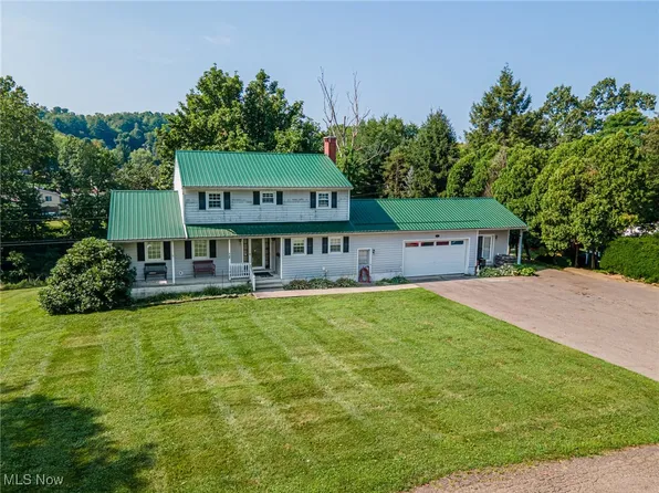 1925 Meadowbrook Way, Coshocton, OH 43812