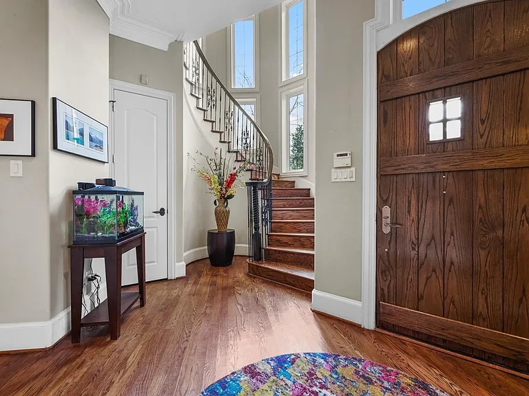3320 Harvard Ave — Photo 4