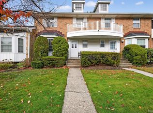 105 Glen Way, Syosset, NY 11791