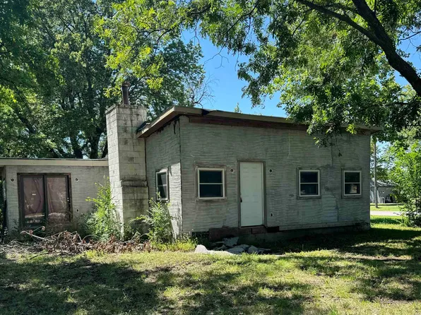 727 N Line St, Belle Plaine, KS 67013