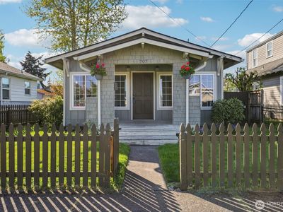707 S 6th Avenue, Kelso, WA, 98626