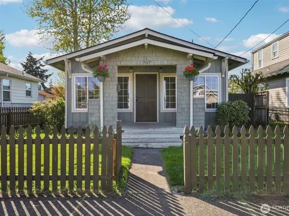 707 S 6th Avenue, Kelso, WA 98626