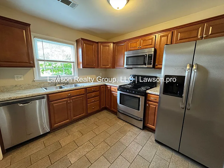 107 Oxford Sq — Photo 4