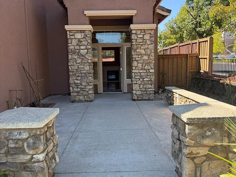 2229 Zittel Dr — Photo 1