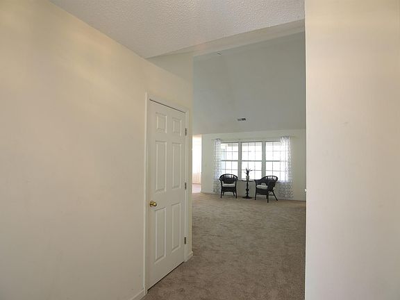 3rd image of 116 Oak Cove Dr