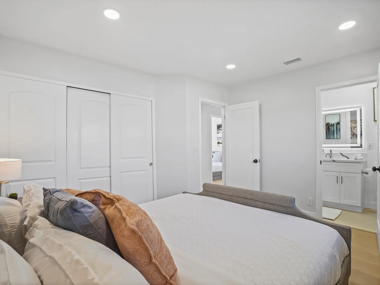 3 bed, 1256 sqft, $8,250 — Photo 2