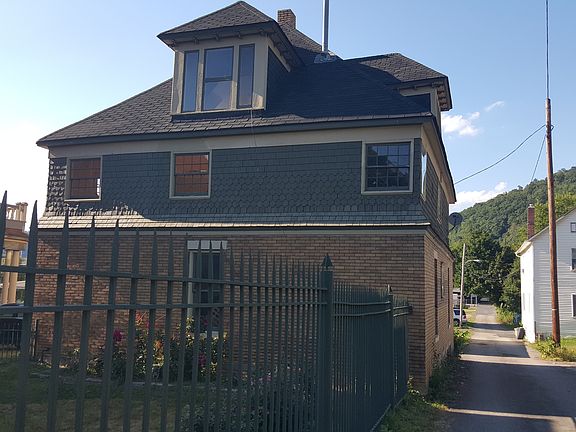 Side View of Carriage House