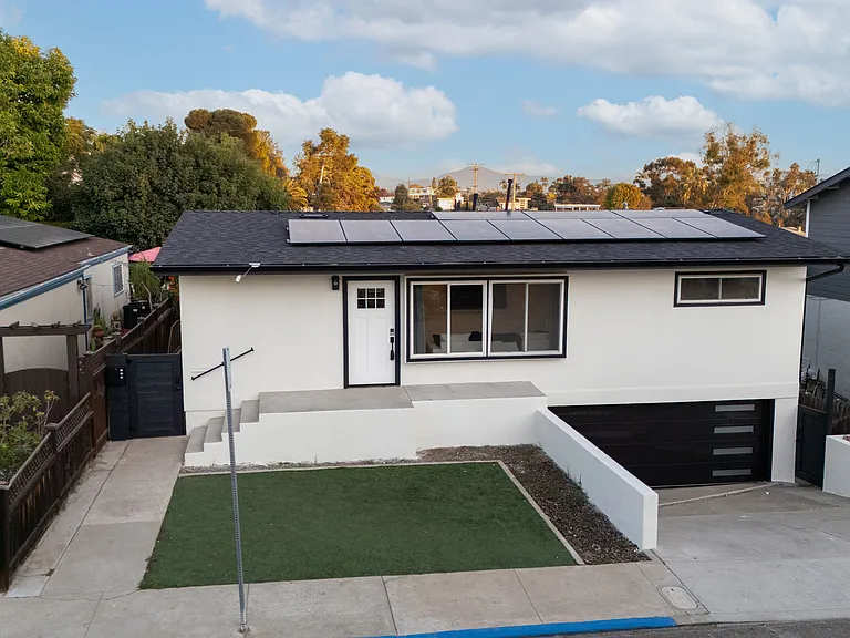 2807 Dale St — Photo 32