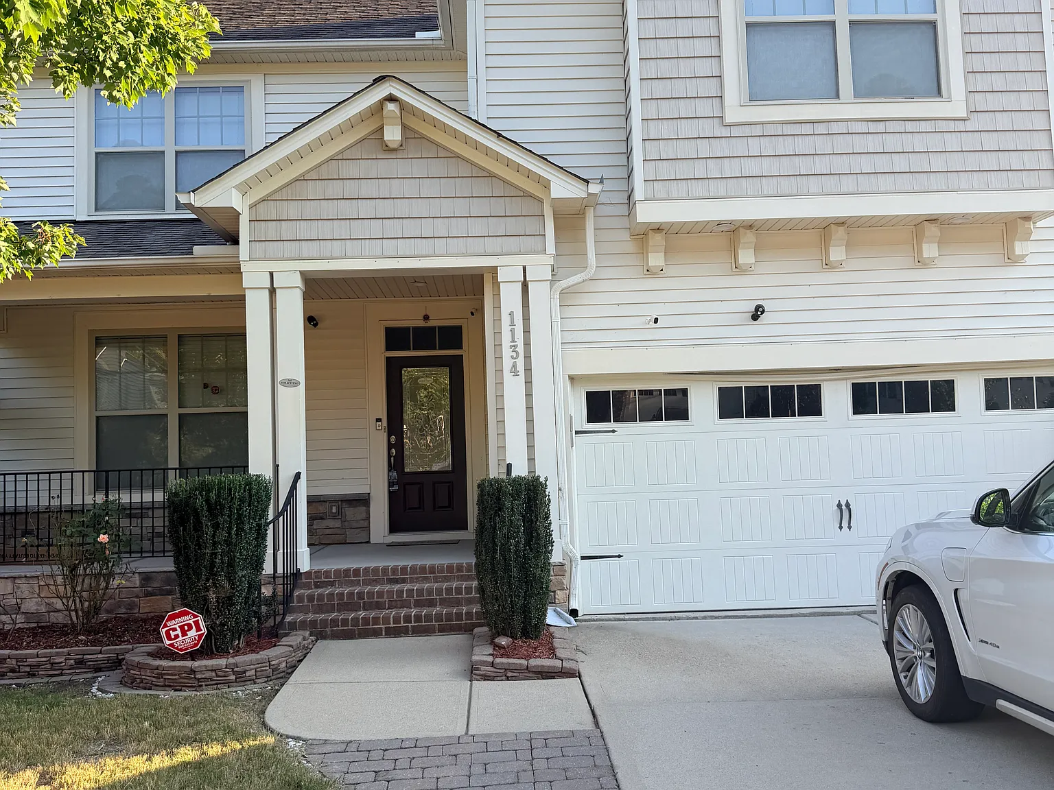 6 bed, 3891 sqft, $3,200 — Photo 3