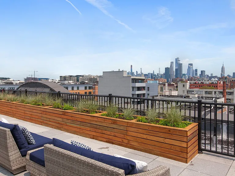 1000 Jefferson Street Apartments — Photo 9