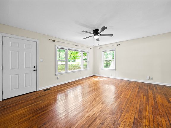 5th image of 120 Circle Hill Dr