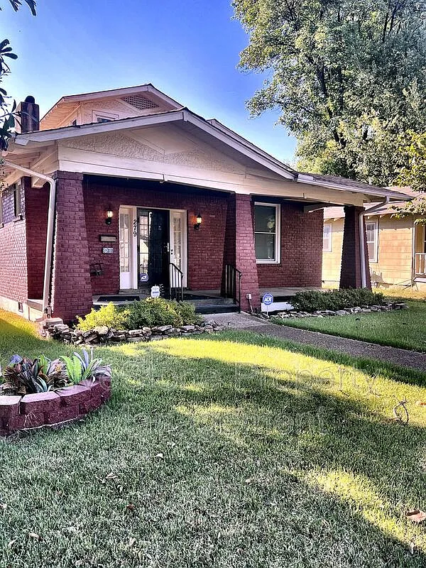 2 bed, 1.0 bath, 1448 sqft, $1,650 — Photo 1