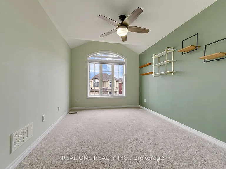 140 Zachary Cres — Photo 36