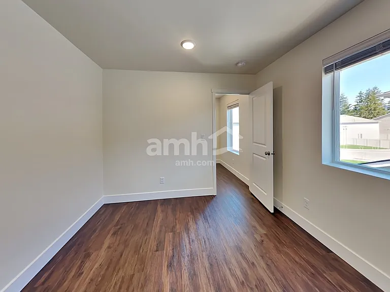 390 Smith Dr — Photo 32