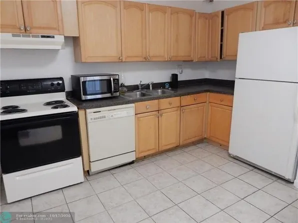 5100 SW 41st St #329, Pembroke Park, FL 33023