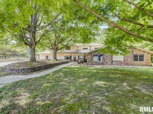 111 S Old Covered Bridge Ln, Springfield, IL 62711