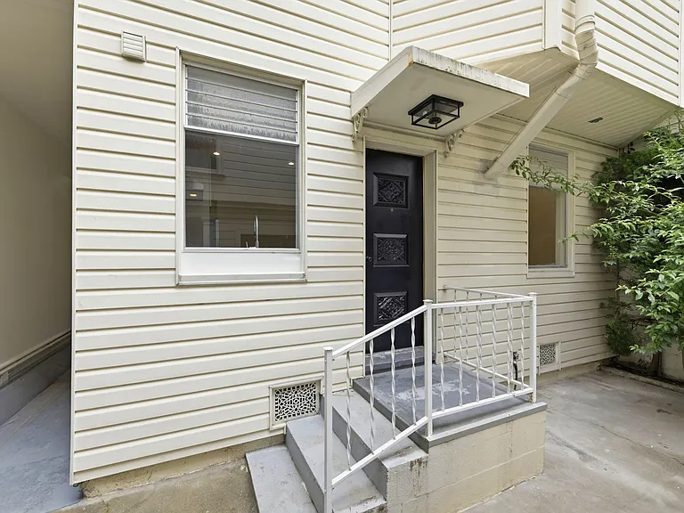 1539B adorable patio entrance