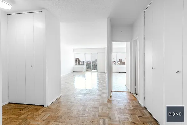 Rented by Bond New York | media 8