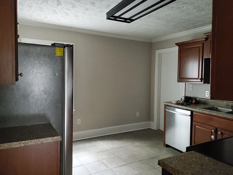 213 Brainerd Ave — Photo 8