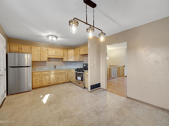 5th image of 7800 Sprucewood Ave