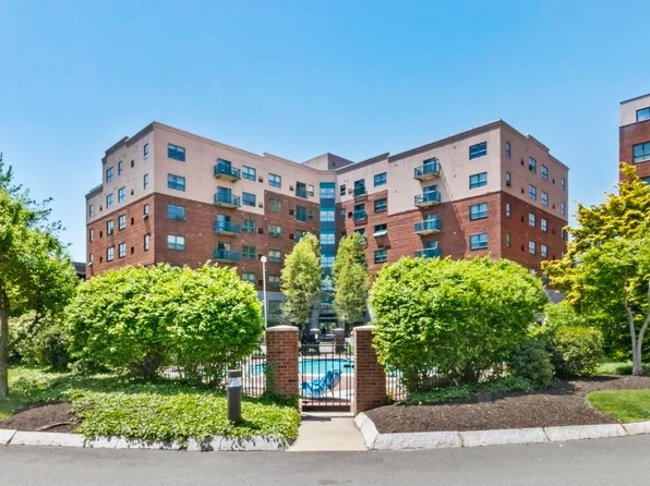 175 Cottage St APT 504, Chelsea, MA 02150