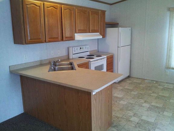 4th image of 102 Strawberry Ct