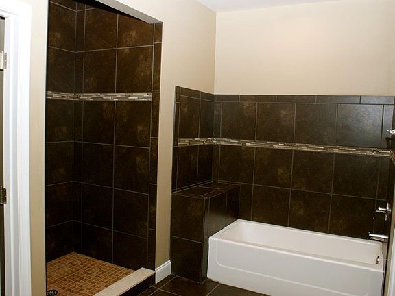 Master B/R 4' x 3' Shower 