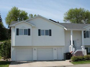 1518 Morning View Ct, Bismarck, ND 58501