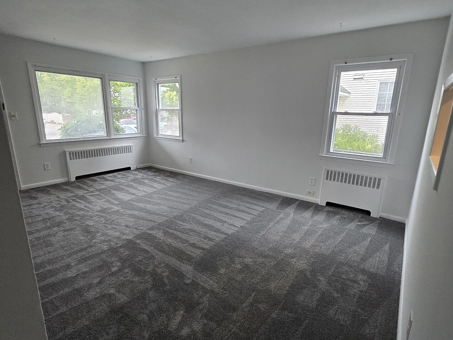 3 bed, 1000 sqft, $4,000 — Photo 3