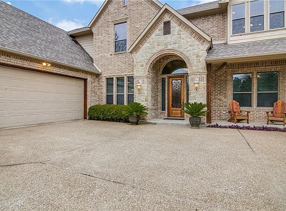 3rd image of 151 Oxford Dr