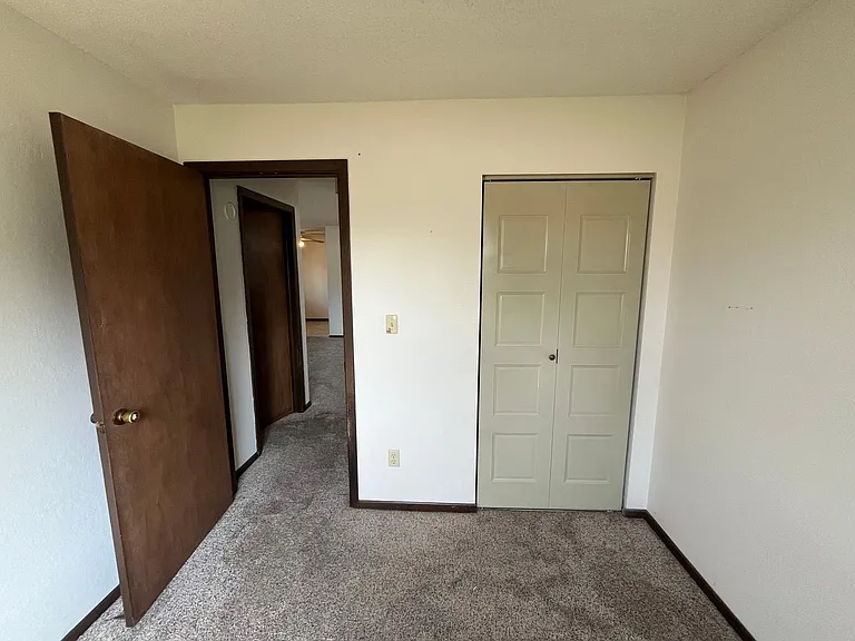 Summerview - 415 E Luverne St — Photo 6