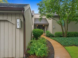 83 Thornhill Ln APT D, Barrington, IL