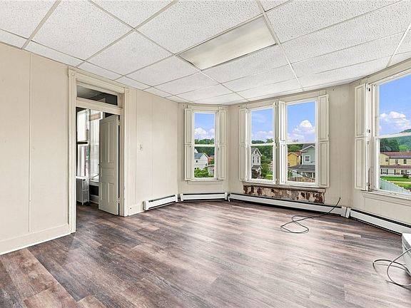 5th image of 209 S 5th St