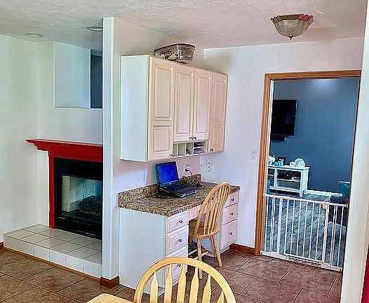 5th image of 40 Knollwood Dr