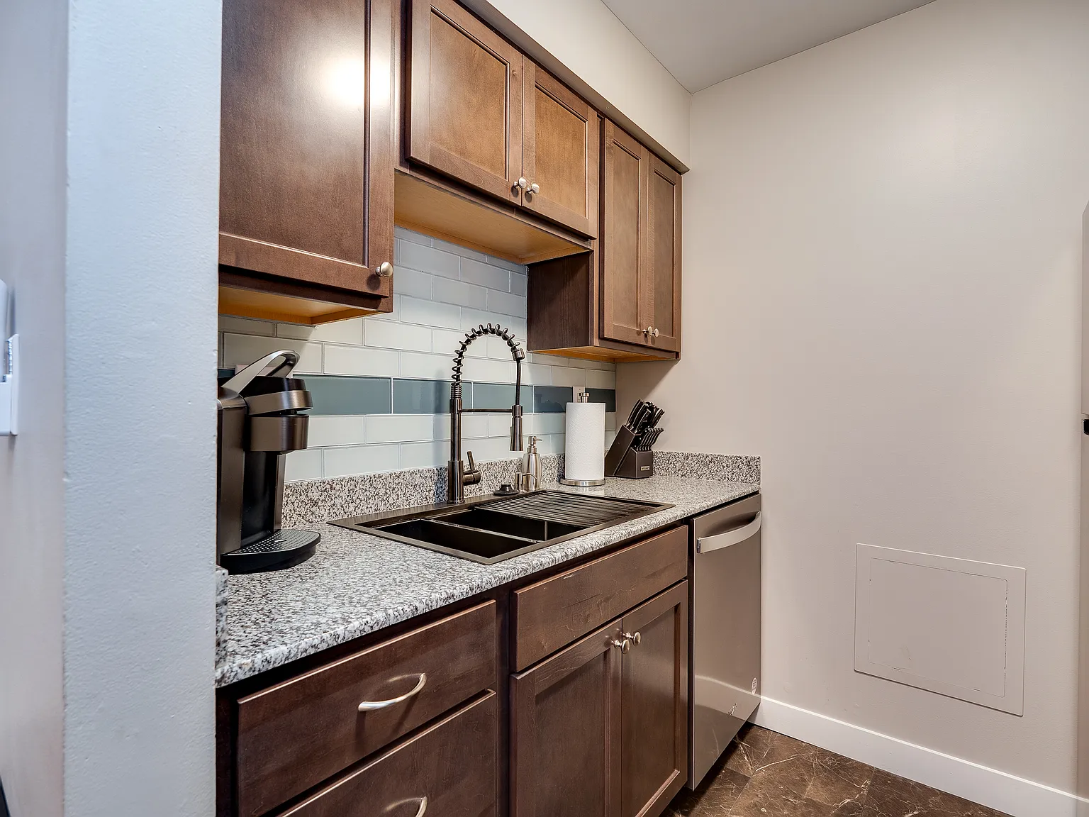 2 bed, 800 sqft, $1,400 — Photo 3